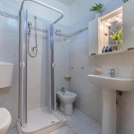 Guesthost - Comfortable With Sea View Apartamento Lido delle Nazioni