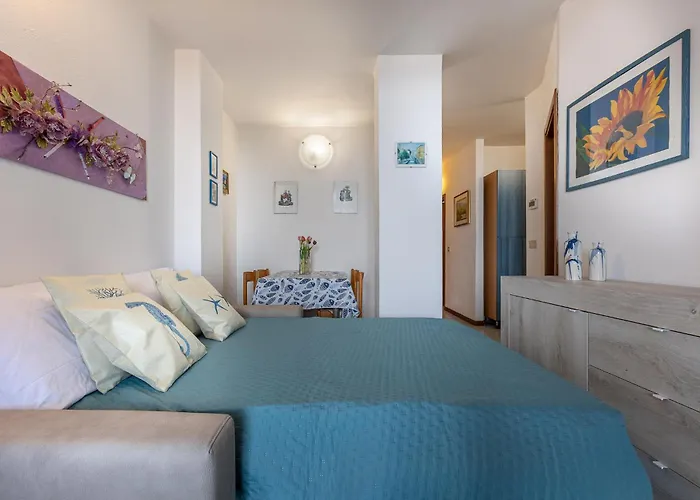 Guesthost - Comfortable With Sea View