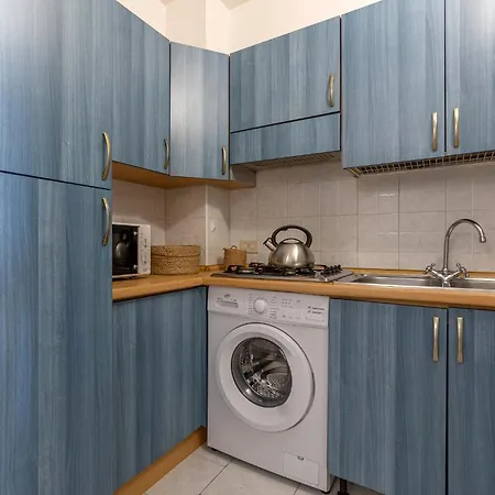 Guesthost - Comfortable With Sea View شقة