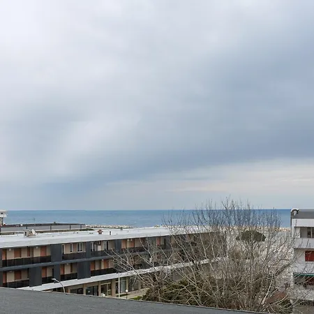 Lägenhet Guesthost - Comfortable With Sea View Lido delle Nazioni