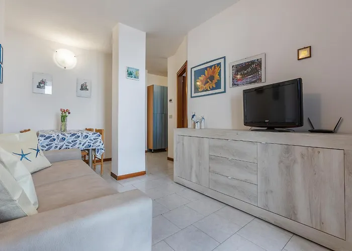 Guesthost - Comfortable With Sea View Apartman