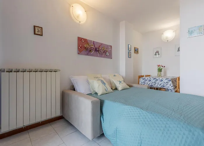 Guesthost - Comfortable With Sea View Apartman *